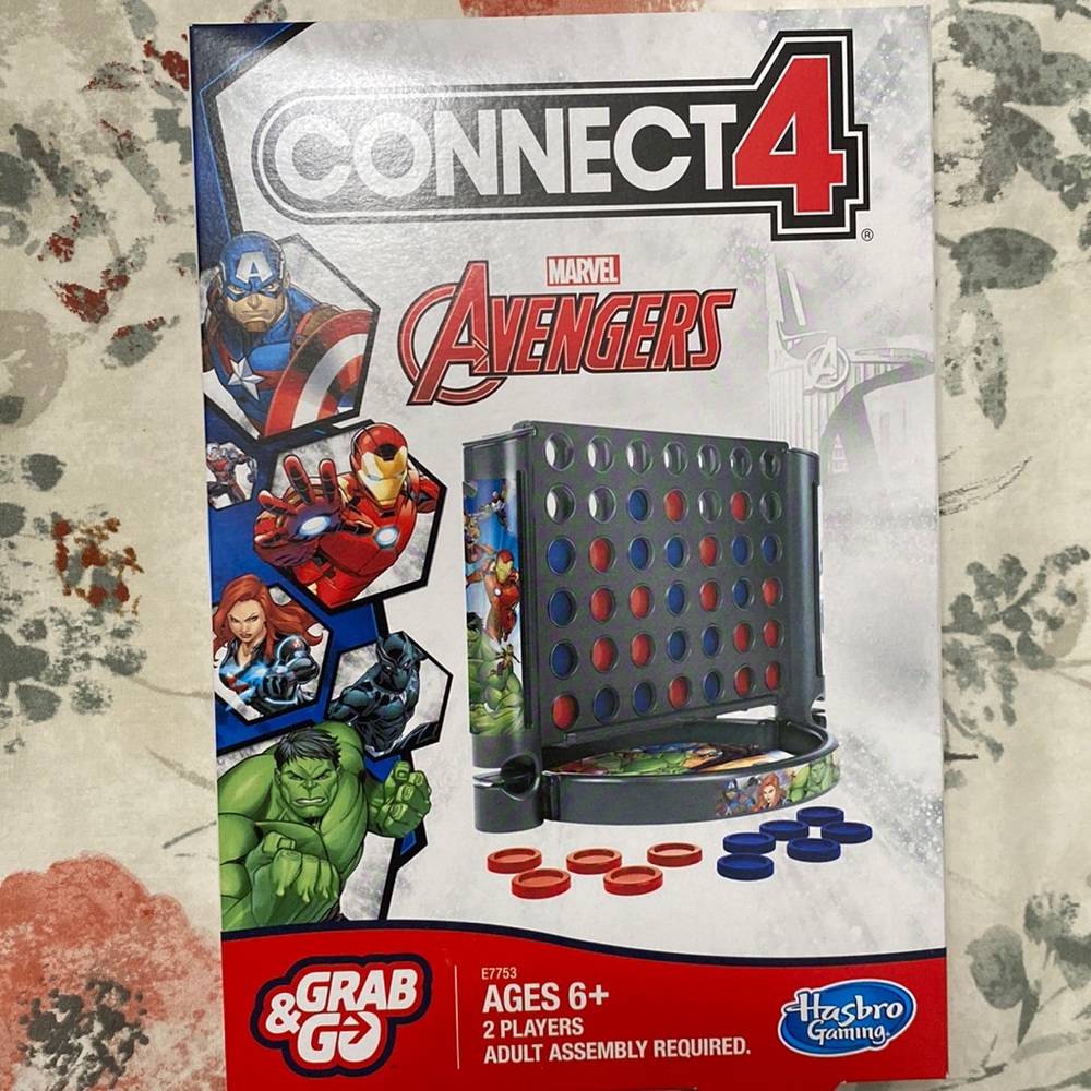 NIB Marvel Avengers Connect4 Travel game